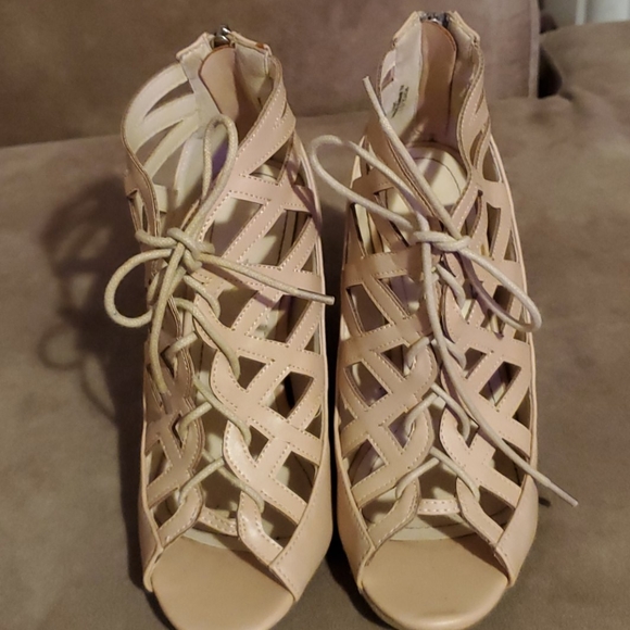 Used - Picture 2 of 4